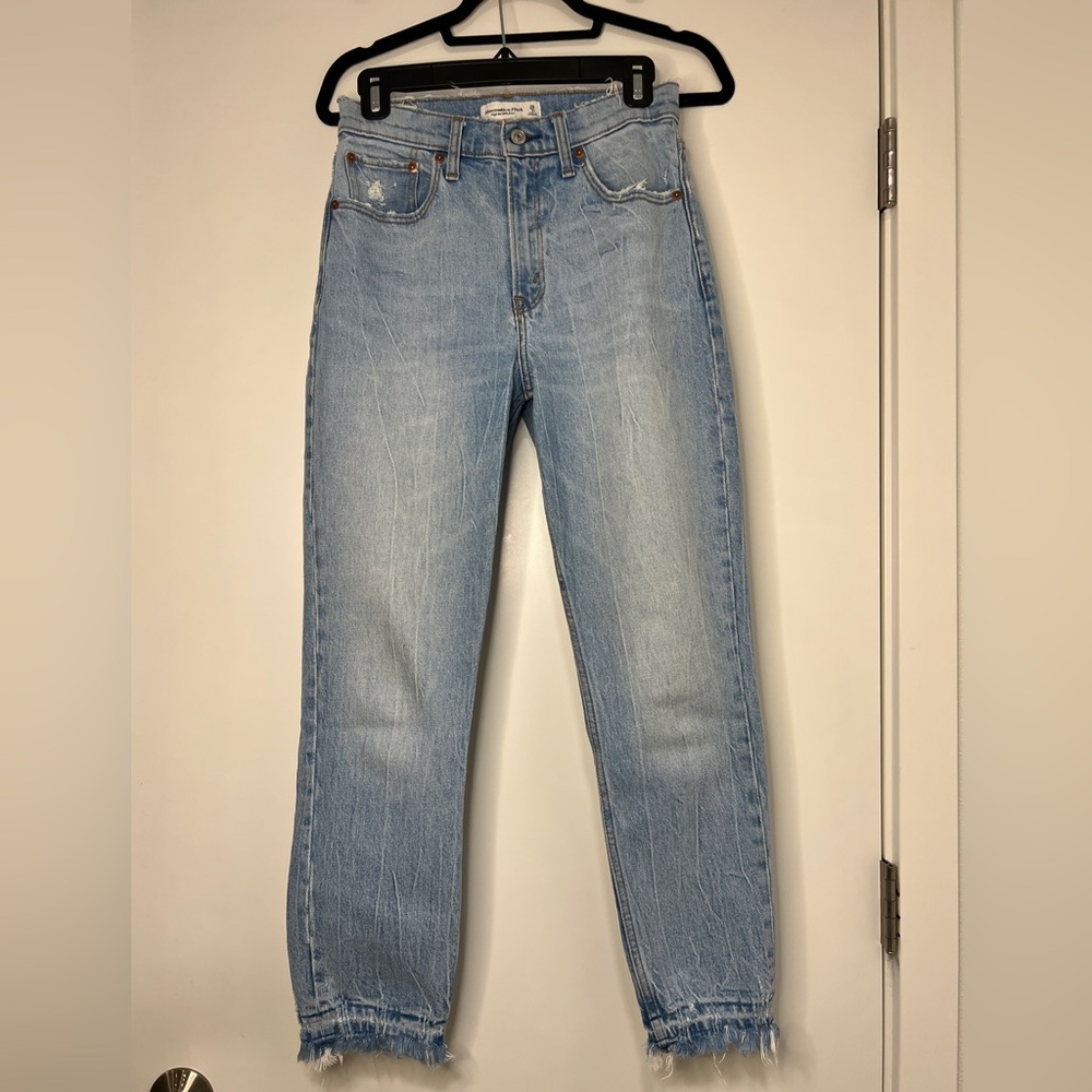 Abercrombie & Fitch Light Wash Curve Love High Rise Mom Jeans